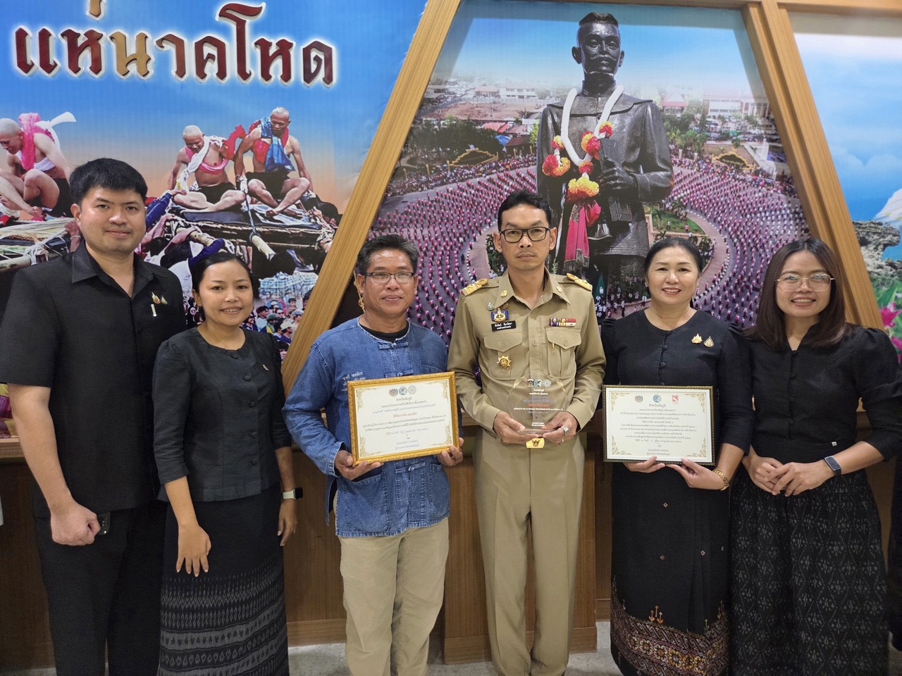 สพอ.บ้านแท่น ร่วมแสดงความยินดีกับศูนย์เรียนรู้โคก หนอง นา พัฒนาชุมชนดีเด่น  ระดับจังหวัด ประจำปี 2569